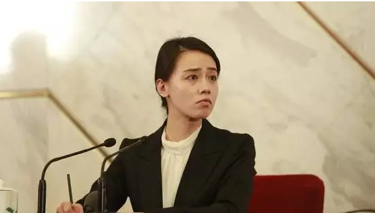 兩會(huì)女神翻譯又賣萌！揭秘兩會(huì)高翻怎樣煉成